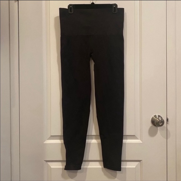 Spanx Side ZIp Seamless Leggings⭐️ - Picture 4 of 5